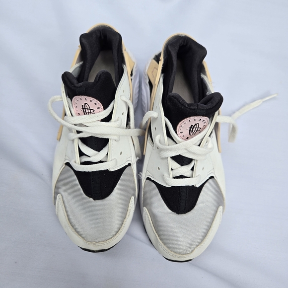 Nike Kids' Sneakers in White, Black, and Cream - Picture 3 of 9